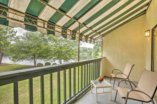 Niceville Condo with Pool Access Less Than 8 Mi to Destin!