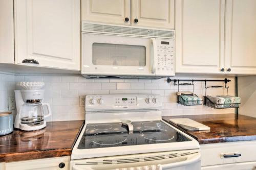Chic Sarasota Cottage Near Beaches and Downtown! in Sarasota, USA