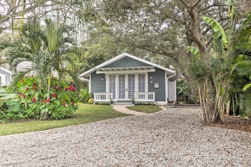 Chic Sarasota Cottage Near Beaches and Downtown!