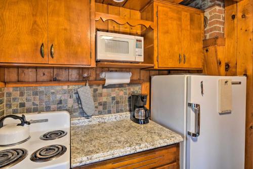 Lovely Lake Huron Studio Cottage with Beach and Kayaks
