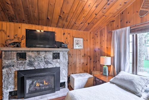 Lovely Lake Huron Getaway Beach Access and Kayaks! in Evergreen Shores, USA