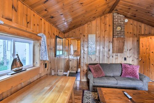 Lovely Lake Huron Getaway Beach Access and Kayaks! in Evergreen Shores, USA