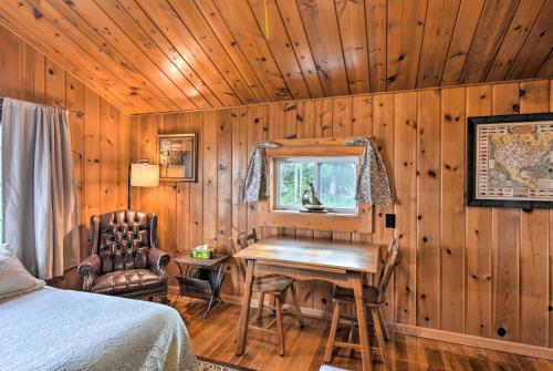 Lovely Lake Huron Getaway Beach Access and Kayaks! in Evergreen Shores, USA