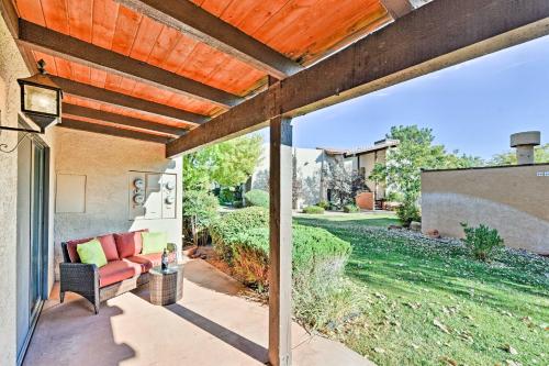 Bright Condo with Pool Access & Patio Less Than 8Mi to Sedona - Apartment - Oak Creek