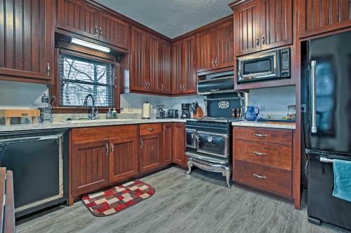 Farmhouse on 13 Acres Between Lawrence and Topeka! - image 7