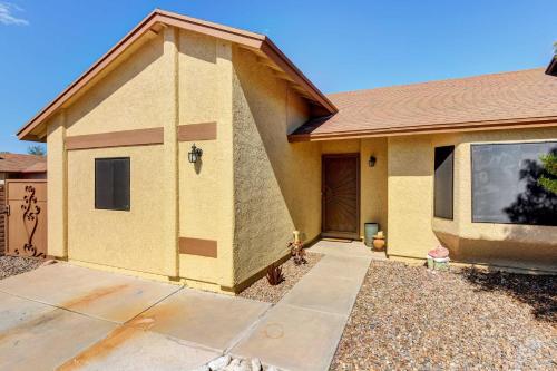 Family Home with Fire Pit Walk to Golf Course and Park - image 21