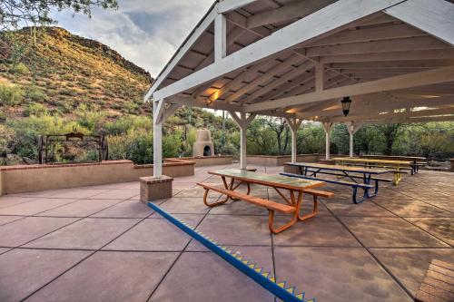 Esperanza - Quaint Tucson Home with Hot Tub and Patio