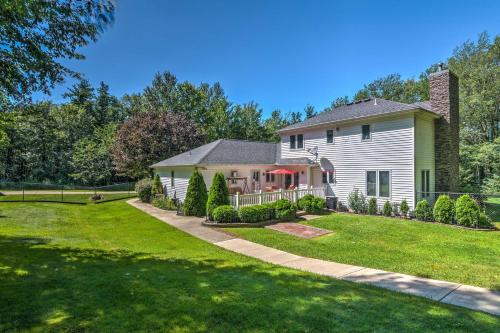 Serene Orchard Park Apartment Large Yard and Patio! in Orchard Park, USA