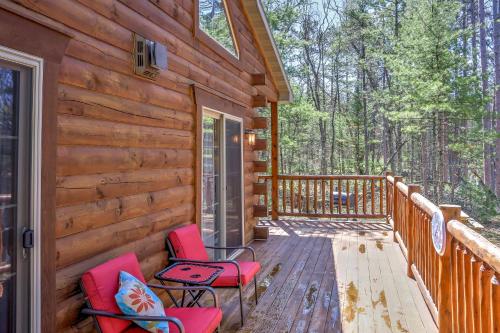 在meiguo.com看到的Wausaukee Cabin w/Porch - Near Hiking & ATV Trails的介绍图片