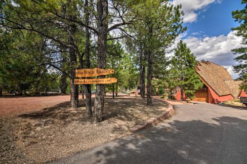 Eclectic Chalet Between Bryce and Zion with Mtn Views!
