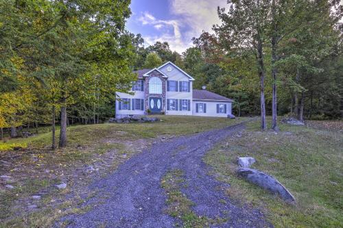 . Peaceful East Stroudsburg House with Deck and Grill!