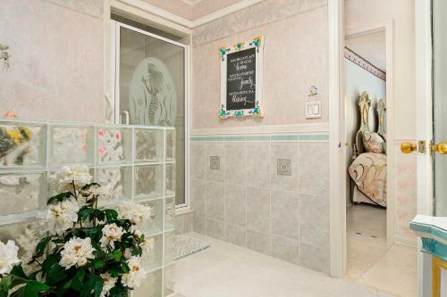 Pams Mermaid House with Riverfront Yard and Lanai! - image 5