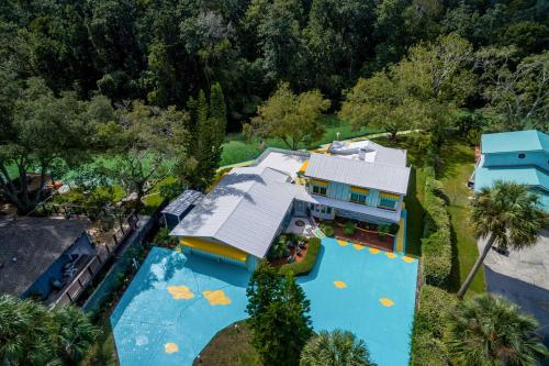 Pams Mermaid House with Riverfront Yard and Lanai! - image 14