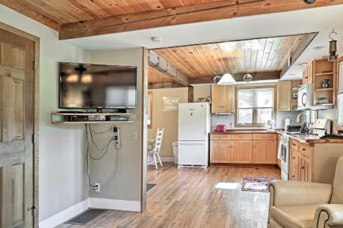 Home with Hot Tub and Pool 6Mi to Woodstock and Saugerties - main image