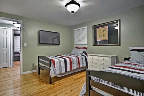 Suburban Detroit Home with Porch Yard and Fire Pit! - image 7