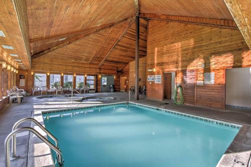 Gatlinburg Condo with Pool Access Balcony and Mtn View - image 2