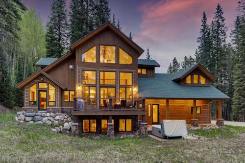 Breckenridge House with Deck and Hot Tub on 1 Acre! - image 3