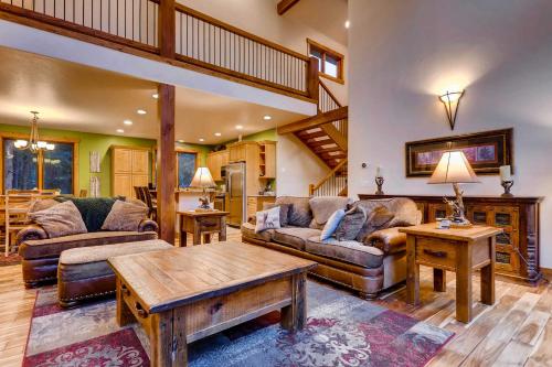 Breckenridge House with Deck and Hot Tub on 1 Acre! - image 5