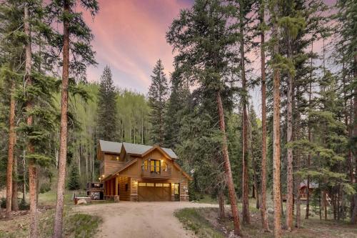 Breckenridge House with Deck and Hot Tub on 1 Acre! - image 7