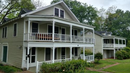 Historic Jefferson Cottage by City Park and Downtown - image 3