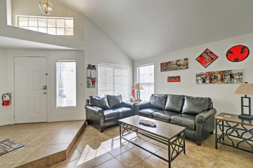 Las Vegas Home in Quiet Area - By Golfing and Hiking - image 3