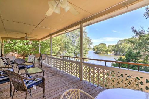 Lakefront Cottage with Private Hot Tub!