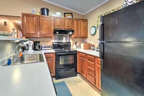 Lakefront Cottage with Private Hot Tub! in Buckhead, USA