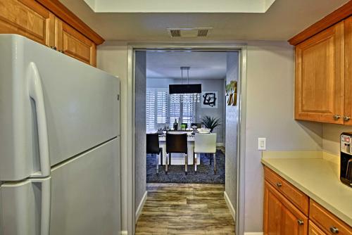 Palm Springs Townhome with Pool and Golf Access! in Palm Springs, USA