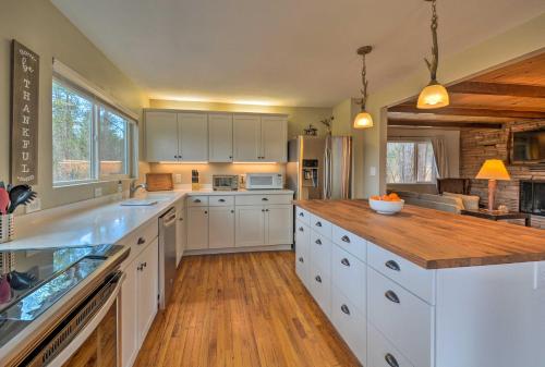 Prescott Cabin with Patio and Game Room on 1 quarter Acres! - image 8
