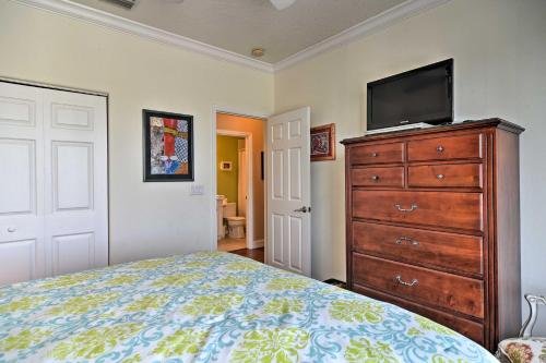 Holmes Beach Home with Pool and Hot Tub Walk to Beach! - image 4
