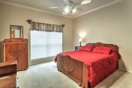 Lakefront Harlingen Home with Pool Yard and Pool Table - image 8