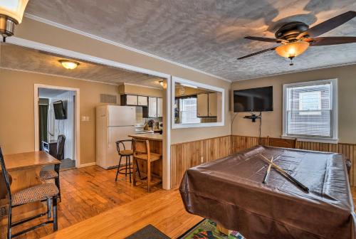 . Cottage with Fire Pit Walk to Park and Houghton Lake!