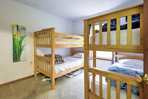 Pocono Lake Home with Hot Tub and Resort Amenities! - image 9
