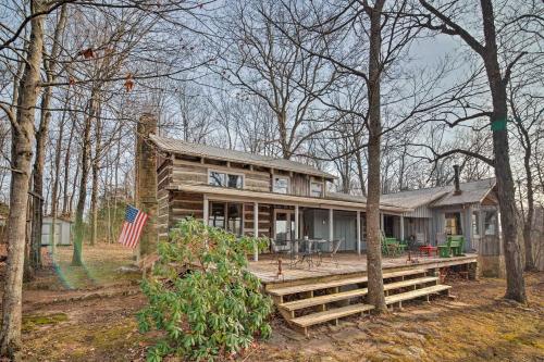 Cozy Cumberland Mountain Cabin w/ Stunning Views!