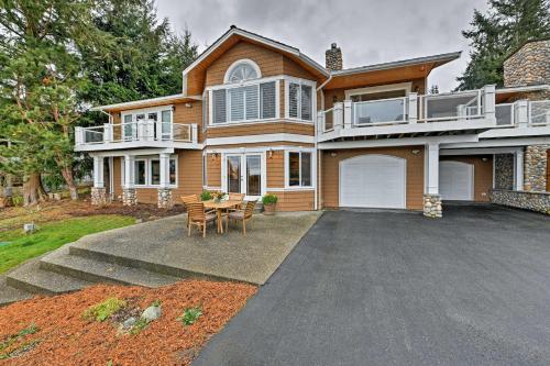 . Airy Home Near Anacortes with San Juan de Fuca Views