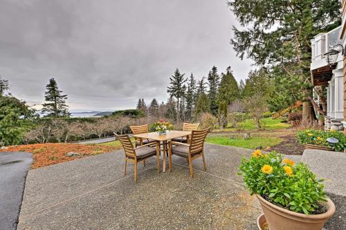 Airy Home Near Anacortes with San Juan de Fuca Views - image 5