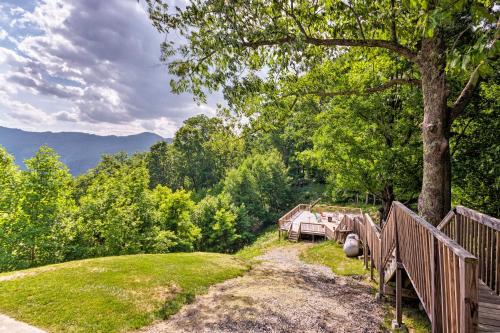 Private Blue Ridge Home with Mountain Views, Hot Tub