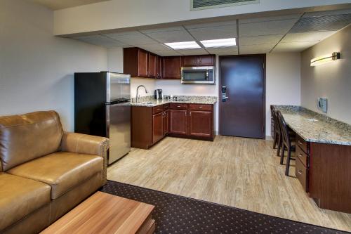 EverSpring Inn & Suites - image 9
