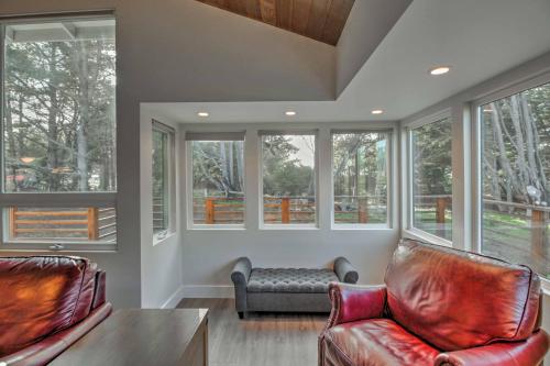 Luxe Manchester Home with Hot Tub and Partial Sea View! - image 4