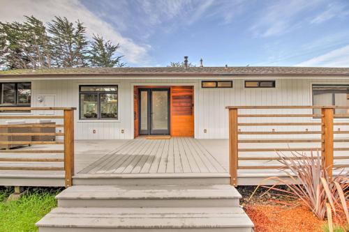 Luxe Manchester Home with Hot Tub and Partial Sea View! - image 5