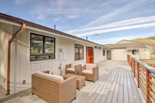 Luxe Manchester Home with Hot Tub and Partial Sea View! - image 7