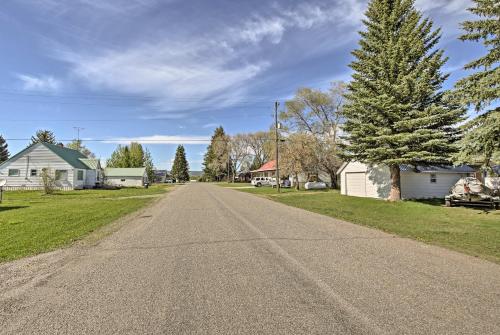 Ashton Escape with Yard 56 Mi to West Yellowstone! - image 5