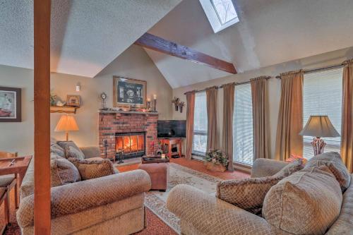 Masthope Home with Pool and Lake Access - Ski Big Bear in Lackawaxen, USA