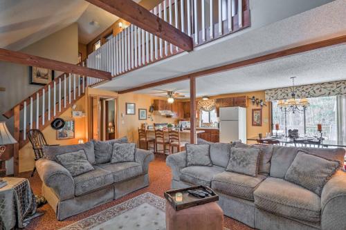 Masthope Home with Pool and Lake Access - Ski Big Bear in Lackawaxen, USA