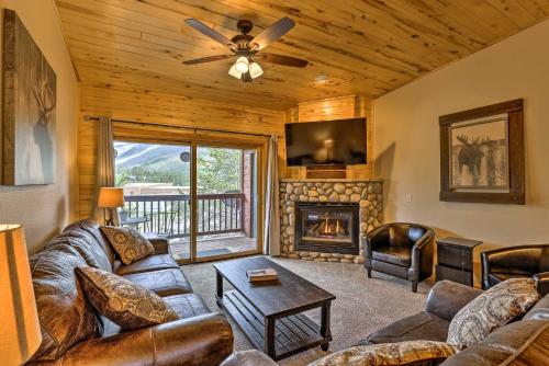 Cozy Condo with Mtn Views and Deck Walk to Grand Lake