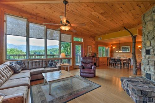 Mtn-View Cabin with Private Hot Tub in Gatlinburg!