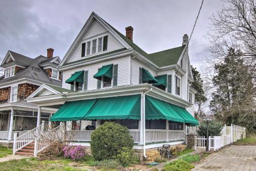. Cambridge Colonial Home, Walk to Town and Waterfront