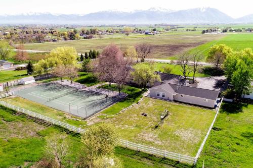 Wellsville House with Mtn Views and Pickleball Court!