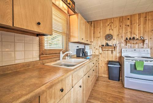 Lakefront Nisswa Cabin with Spacious Deck and Kayaks! - image 4