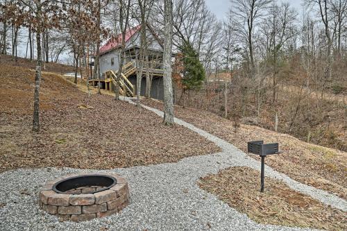 Cozy East Bernstadt Cabin with Porch and Fishing Lake!